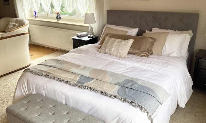 Roeslau Apartment | Beautiful Apartment with garden, patio, balcony, and free parking in Röslau