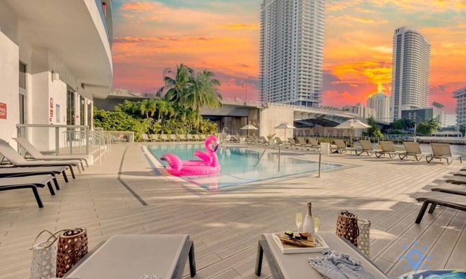 Hallandale Beach Apartment | Beautiful Apt w/Private Balcony - Stunning View