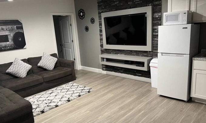 Orlando Apartment | Beautiful apt with whirlpool 5 minutes from Orlando airport