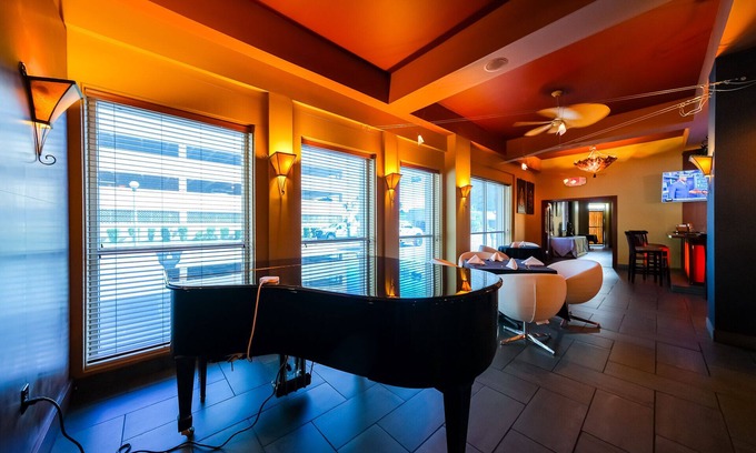 Central City Apartment | Beautiful Art Deco Suite Near Downtown & Marina- Unit 3 King Loft W/Sofa Sleeper