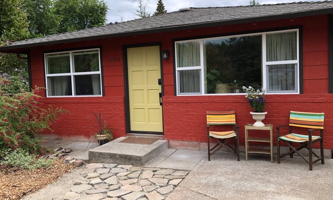 Ardenwald House | Beautiful Art Filled Home 15 minutes to Downtown