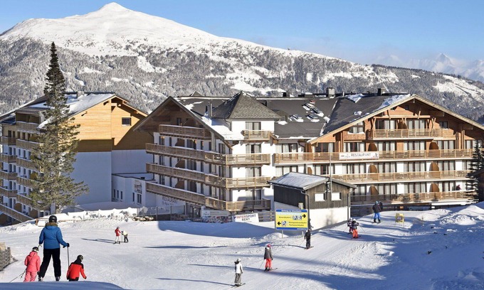 Katschberg Apartment | Beautiful apartment for 4 people with pool, WIFI, balcony, pets allowed, panoramic view and park.