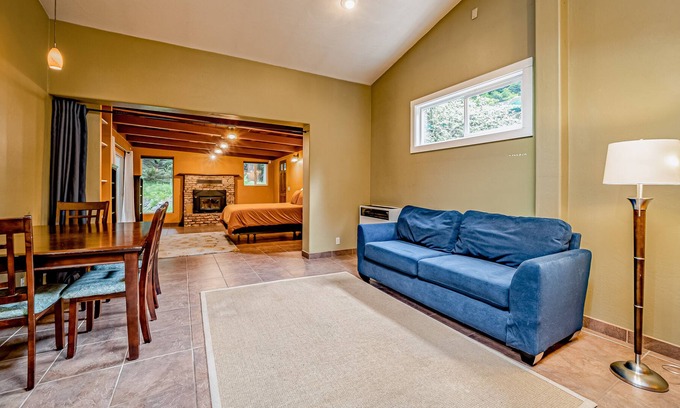 Arcata Apartment | Beautiful attached studio with golf nearby, kitchenette, & fast WiFi