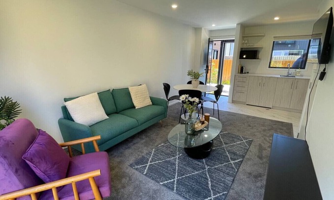 Avondale House | Beautiful Auckland 1 Bed 1 Bath