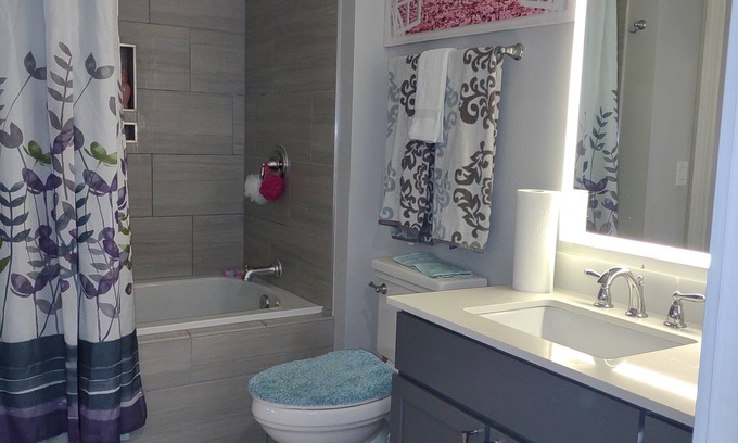 Buckhead Village Apartment | Beautiful babe cave in upscale Buckhead area