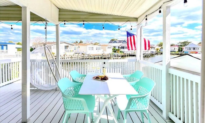 Montego Bay House | Beautiful Bay Views * 2 Kayaks To Explore The Bay * Private Dock For Your Boat!