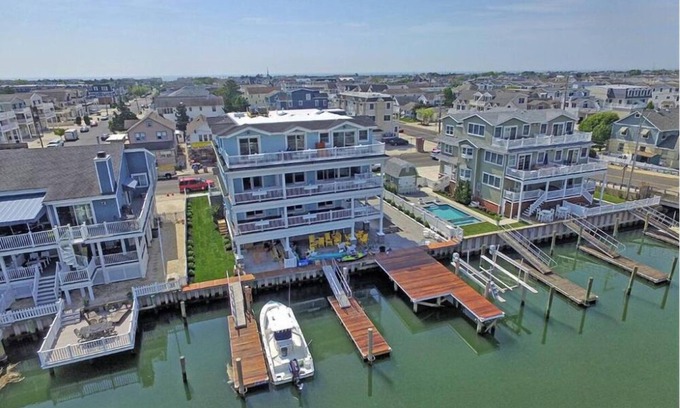 Avalon House | Beautiful Bayfront in heart of Avalon