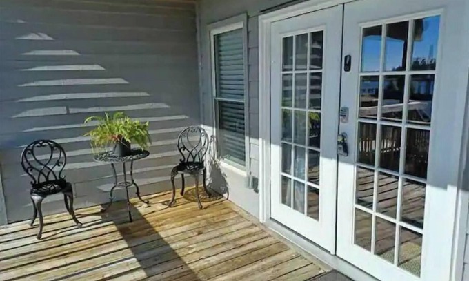 Jacksonville House | Beautiful Baywatch Waterfront Home At ShoreLine Drive