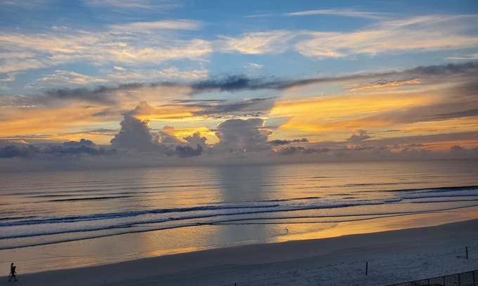 Seabreeze Park Condo | Beautiful Beach front condo awaits YOU !