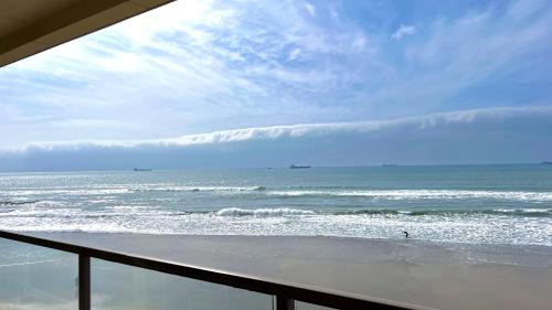 Villa del Mar Apartment | Beautiful Beach Front Condo near Downtown