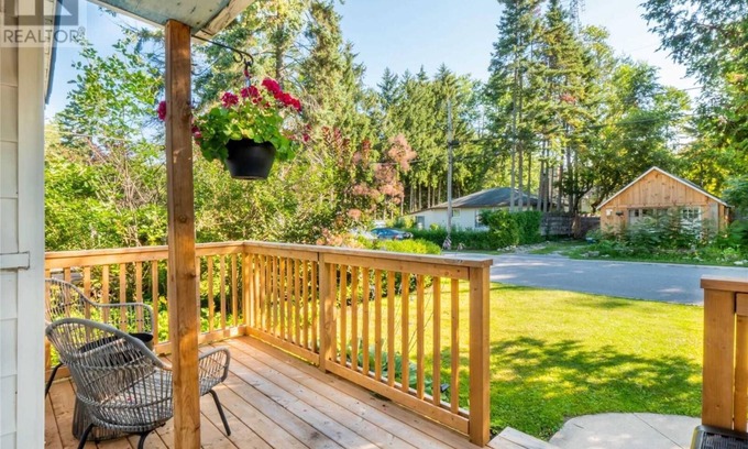 Wasaga Beach House | Beautiful Beach House Just a 3-minute Walk to a Sandy Beach
