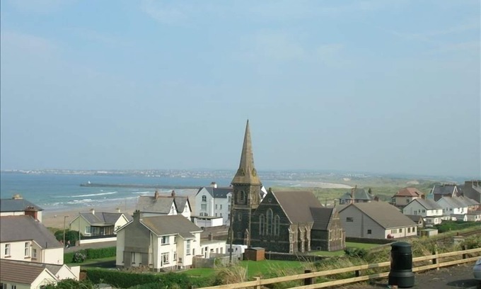Castlerock House | Beautiful Beach House Castlerock Village Golf Surfing Walks