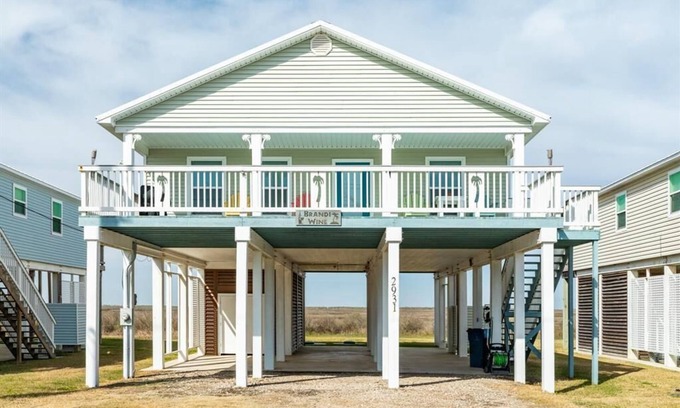 Freeport House | Beautiful Beach And Bay Views