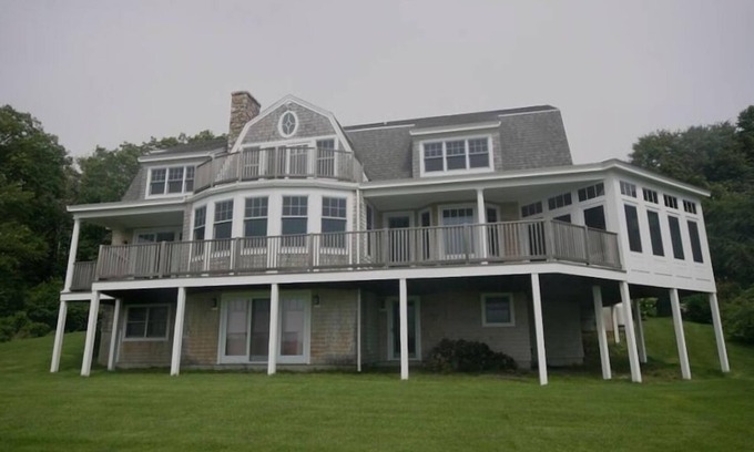 Kittery Point House | Beautiful Beachfront 6 BR House in Kittery Point - Sleeps 12 License# ABNB-111
