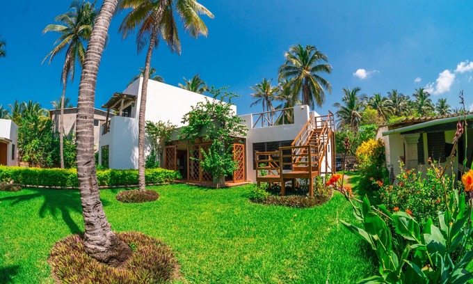 Acajutla House | Beautiful Beachfront house, ideal for big families