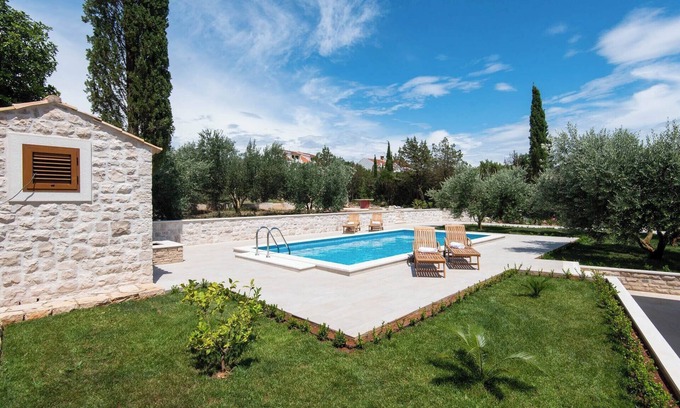 Loviste Villa | Beautiful beachfront Villa with swimming pool!