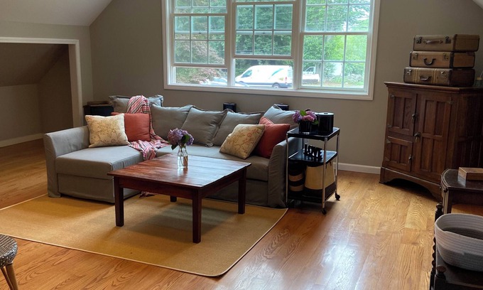 Madison Center Apartment | Beautiful Beachy Guesthouse, Antiques & Charm, 5 Min to Beach & Town