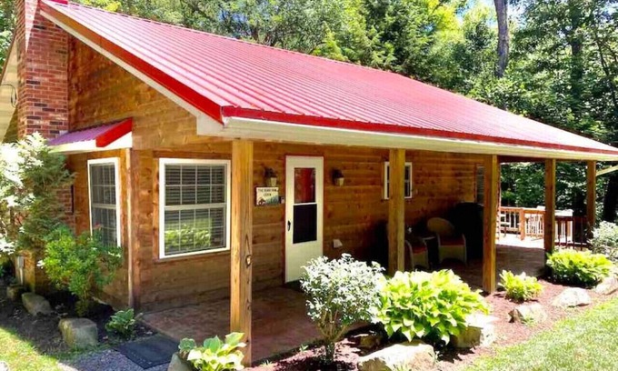 Confluence Apartment | Beautiful Bear Paw Cabin