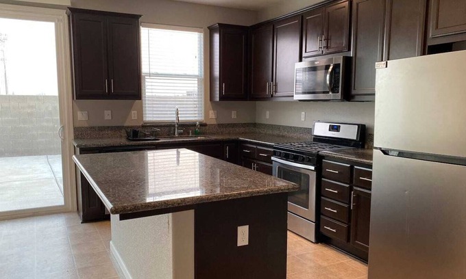 Merced House | Beautiful Bellevue Ranch Home-Near UC Merced