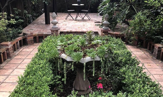 Beverly Hills House | Beautiful Beverly Canyon1 bedroom Retreat with private garden &spacious patio.