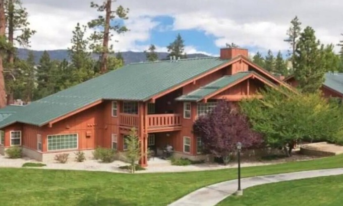 Castle Glen Estates Resort | Beautiful Big Bear Resort with Loads of Amenities Dec 22 - 29 2023