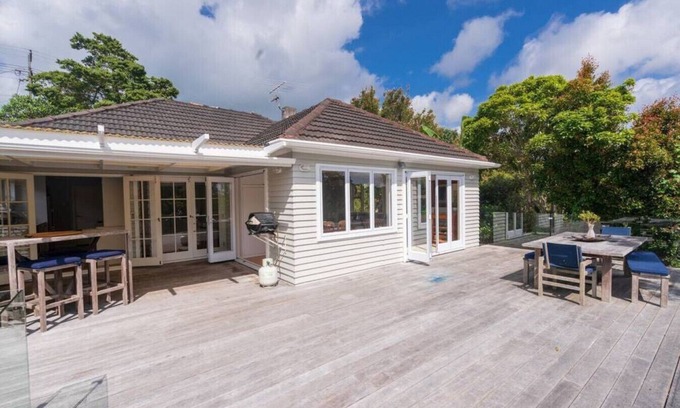 Birkenhead House | Beautiful Birkenhead Home (Furnished Rentals)