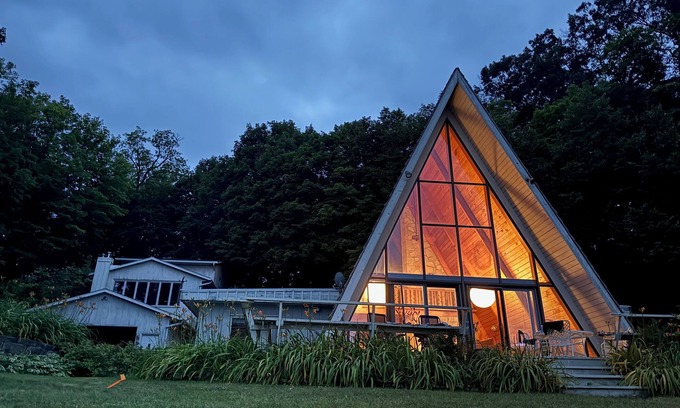 Luck House | Beautiful Bone Lake A-Frame