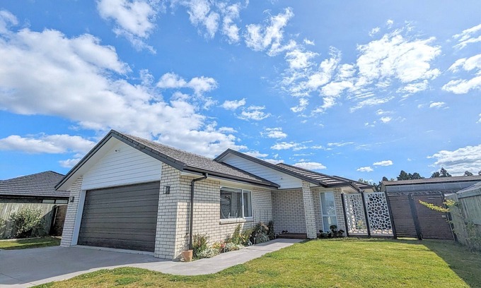 Owhata House | Beautiful Brand New Four-bed home near Redwood
