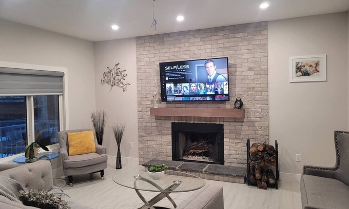 Wabamun House | Beautiful, brand-new home steps to Wabamun Beach