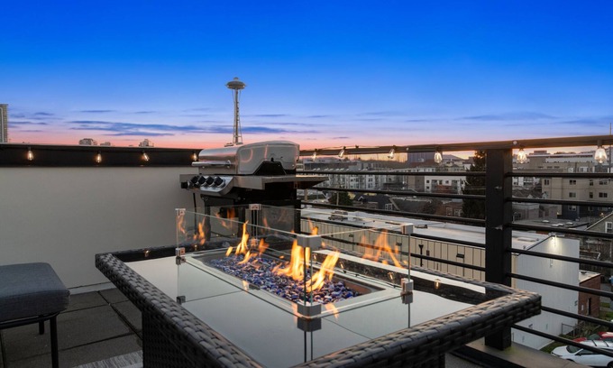 Lower Queen Anne House | Beautiful, Brand New! Seattle Getaway- Awesome Space Needle Views