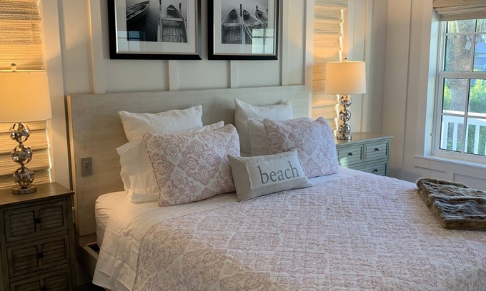 Anna Maria House | Beautiful brand new guest house, steps to Pine, 5 minutes to beach, heated pool