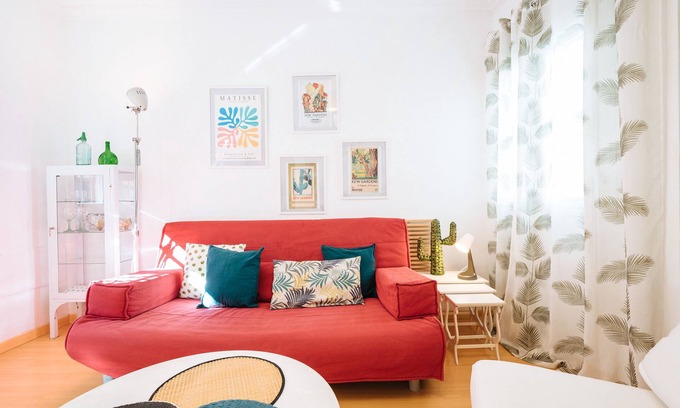 Historical Center Apartment | Beautiful & Bright Apartment for 4 People, Parking Optional