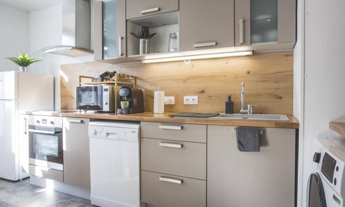 Douai Apartment | Beautiful, bright apartment close to downtown