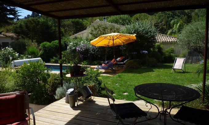 Le Mourillon House | Beautiful bright Californian style house at Cap Brun with swimming pool