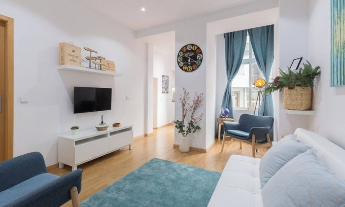 Centro / Baixa Apartment | Beautiful Bright Flat w/Netflix by Host Wise