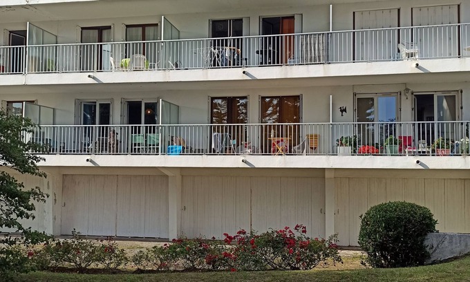 Le Pouliguen Apartment | Beautiful, bright studio with balcony, seafront