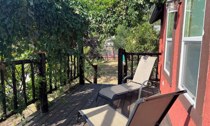 Eureka House | Beautiful bright SunShine House bungalow in the heart of Eureka, MT