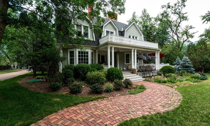 Broadmoor House | Beautiful Broadmoor Estate located in the Heart of the Broadmoor Neighborhood.