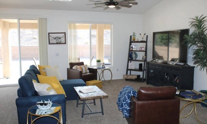Bullhead City House | Beautiful Bullhead Retreat