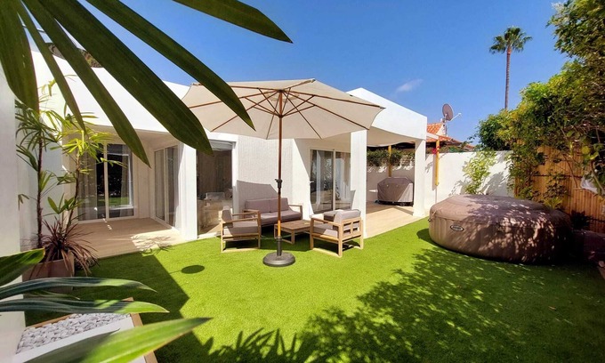 Maspalomas House | Beautiful bungalow with hydromassage, terrace and pool.