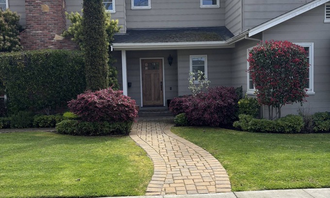 Burlingame House | Beautiful Burlingame cul du sac home borders Washington Park, walk downtown