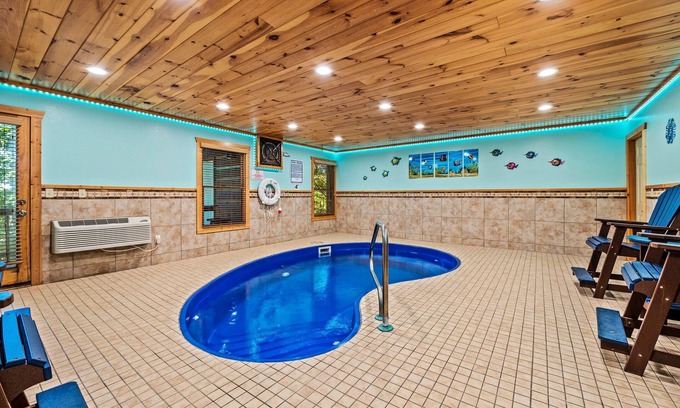 Gatlinburg - Pigeon Forge Cabin | ⛰️Beautiful Cabin 🏡 Indoor Heated Pool, Hot Tub, Games & More!🌄