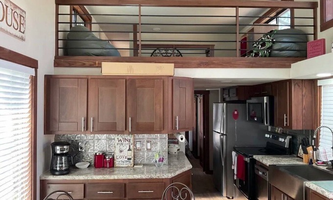 Mount Vernon Cabin | Beautiful Cabin Located in the Piney Woods of East Texas - 1 Bedroom/Double Loft
