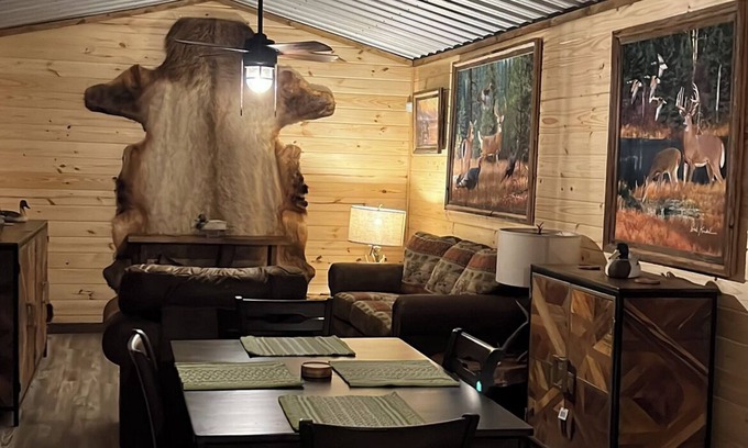 Sardis Cabin | Beautiful cabin near Sardis Lake 3 miles to Sardis Lake