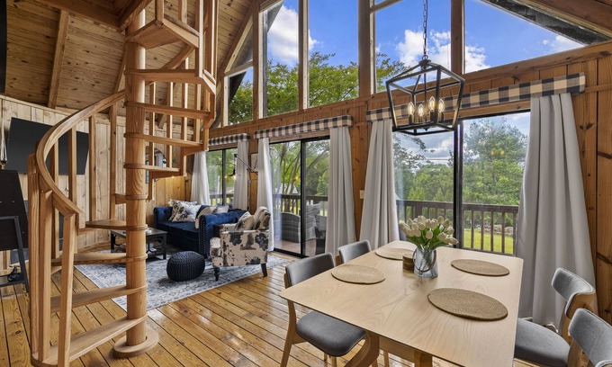 Six Mile Cabin | Beautiful cabin retreat at Lake Keowee. Central to Clemson, Seneca, and Salem