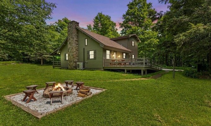 Greentown Cabin | Beautiful Cabin w/ Guest House Game Room Fire Pit