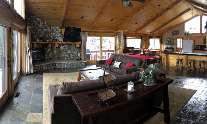 Eagle Mountain Estates House | Beautiful Cabin With Hot Tub And Walking Distance to Octoberfest