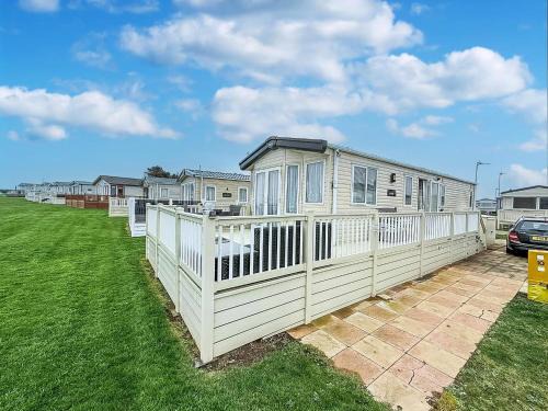 Hopton Other | Beautiful Caravan With Full Sea View At Broadland Sands In Suffolk Ref 20100Bs