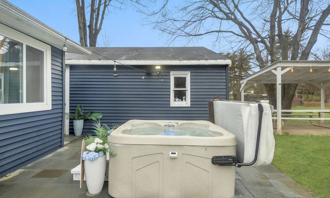Saugerties House | Beautiful Catskill Mountain Getaway Perfect for Families!