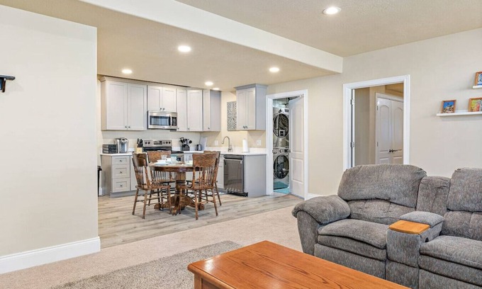 Cedar Hills Apartment | Beautiful Cedar Hills apartment at the base of Majestic Mount and Mt Timpanogos